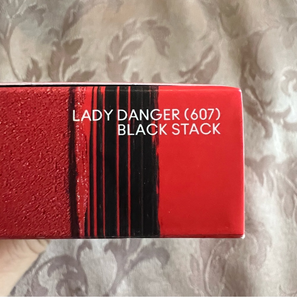 MAC Lashes to Lips Kit - Red - Picture 3 of 5